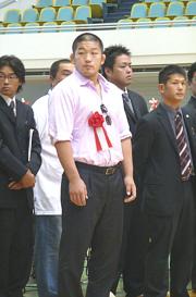 大阪府下柔道選手権大会に来賓として訪れた石井（撮影・菅家大輔）