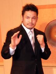 アンブリッツと対戦するミノワマン(撮影・藤中栄二)