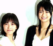 映画「檸檬のころ」に主演する榮倉奈々(右)と谷村美月