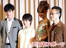 映画「ドルフィンブルー」の試写会舞台あいさつで。左から松山ケンイチ、高畑充希、西山茉希、前田哲監督