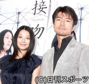 映画「接吻」で初主演した小池栄子と仲村トオル(撮影・松本久)