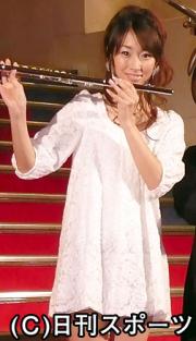 完成披露試写会に出席した坂下千里子