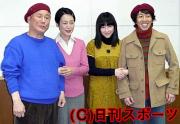 製作発表に出席した左から北野武監督、樋口可南子、麻生久美子、柳憂怜