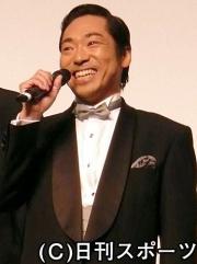 「TOKYO!」公式上映の舞台あいさつで、仏語でスピーチした香川照之