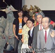 左から加藤和樹、河崎実監督、福本ヒデ、松下アキラ、渡部又兵衛