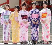 ヒット祈願を行った左からはねゆり、大島優子、福田沙紀、寺島咲、武井咲