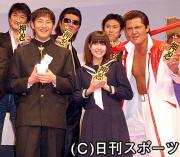「エリートヤンキー三郎」出演の石黒英雄(左端)
