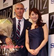 映画「2012」のエメリッヒ監督と安めぐみ(撮影・柴田寛人)