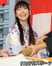 六本木ヒルズ盆踊りイベントに登場した新垣結衣（撮影・柴田隆二）