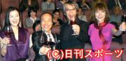 舞台あいさつをする、左から鈴木京香、小日向文世、生瀬勝久、菊地凛子