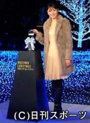 東京ミッドタウンのクリスマスイルミネーション点灯式で笑顔の長沢まさみ