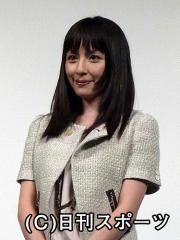 昨年９月に長女を出産後、初めて公の場に姿を見せた奥菜恵