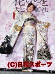 あでやかな振り袖姿を披露した北川景子(撮影・中島郁夫)