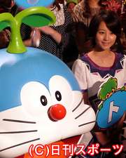 「ドラえもん」の舞台あいさつを行った堀北真希(撮影・近藤由美子)