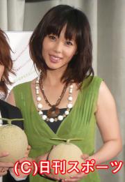 笑顔の井上和香（撮影・岩田千代巳）
