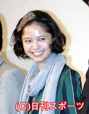 舞台挨拶で笑顔の宮崎あおい（撮影・中村誠慈）