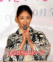 製作発表であいさつする常盤貴子(撮影・酒井清司)