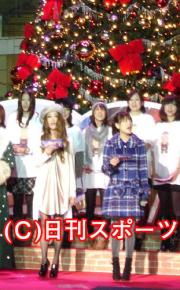 前列左からＪＵＪＵ、福田沙紀（撮影・柴田寛人）