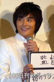 主演映画の初日舞台あいさつを行った小池徹平(撮影・近藤由美子)