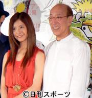 会見に出席した吉高由里子と蜷川幸雄監督(撮影・小林千穂)