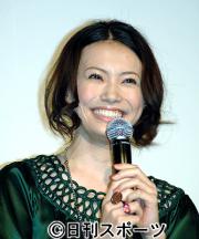 「落語娘」の初日舞台あいさつで落語を披露したミムラ(撮影・赤塚辰浩)