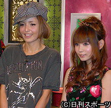 日本テレビ新番組「弾丸トラベラー」の制作発表で。梨花（左）と中川翔子