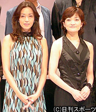 本田美奈子．さんの三回忌追悼会で。早見優（左）と島田歌穂
