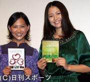トークショーを行った長沢まさみ(右)と谷村美月(撮影・中村誠慈)