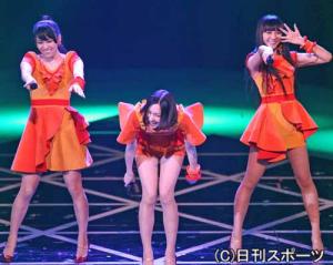 ｐｅｒｆｕｍｅ。左からあーちゃん、のっち、かしゆか（撮影・狩俣裕三）