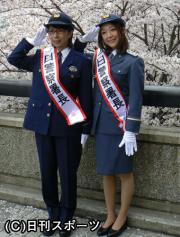 クワバタオハラのくわばたりえ(左)と小原正子(撮影・小林千穂)
