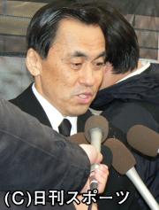 清水由貴子さんの告別式に参列した佐藤Ｂ作（撮影・小林千穂）