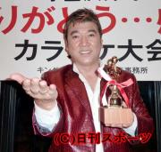 カラオケ大会を開催した小金沢昇司（撮影・瀬津真也）