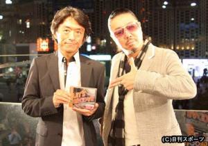 「レッツグルーブ」監修のＤＪオッシー（左）と応援にかけつけたブラザー・コーン