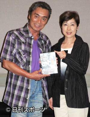 DVD「宇宙刑事ギャバンメモリアル 30年目の再会」囲み取材会に出席した大葉健二(左)と叶和貴子