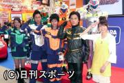 左から中村優、川田祐、久保翔、藤重政孝、中村静香(撮影・中野由喜)