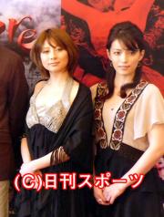 大塚ちひろ（左）と知念里奈（撮影・林尚之）