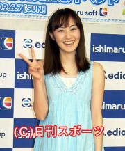 元気な笑顔を見せる松山メアリ(撮影・小谷野俊哉)