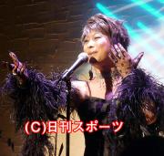 シャンソンのリサイタルを行う佐々木秀実(撮影・田中理恵)