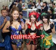 爆乳三国志の左からＭＡＯ、手島優、助川まりえ（撮影・浦部歩）