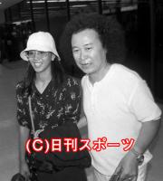 新婚旅行から帰国した南沙織と篠山紀信氏(79年撮影)