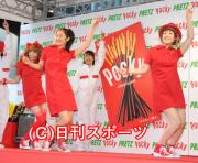 (左から)益若つばさ、怱那汐里、IMALU(撮影・たえ見朱実)