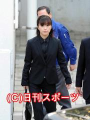 判決公判のために自宅を出る酒井法子被告(撮影・藤田啓輔)