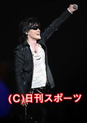 X JAPAN東京ドーム公演で熱唱するTOSHI(09年撮影)