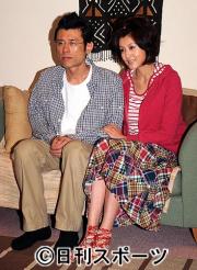 原田泰造（左）と夫婦を演じる藤原紀香（撮影・下田雄一）