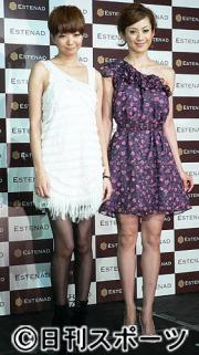 順調な交際を口にした高垣麗子(右、左はEMI)(撮影・村上幸将)