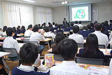 大阪ビジネスフロンティア高校で行われた企画説明会