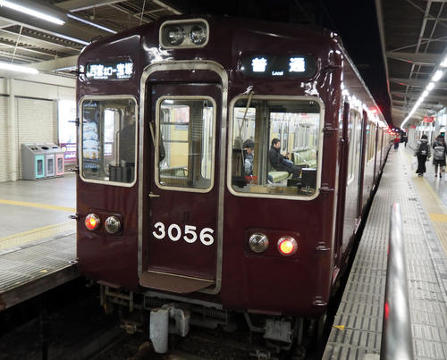 阪急電車で阪神競馬場のある仁川（にがわ）駅を目指します