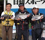 左から２位明星さん、優勝者池田さん、３位根本さん