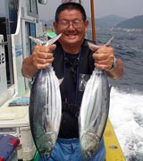 秋元さんは良型のホンガツオ２匹をゲット