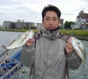 中込さんは最大35cmなど30cm超を含めて5匹でぶっちぎりの優勝